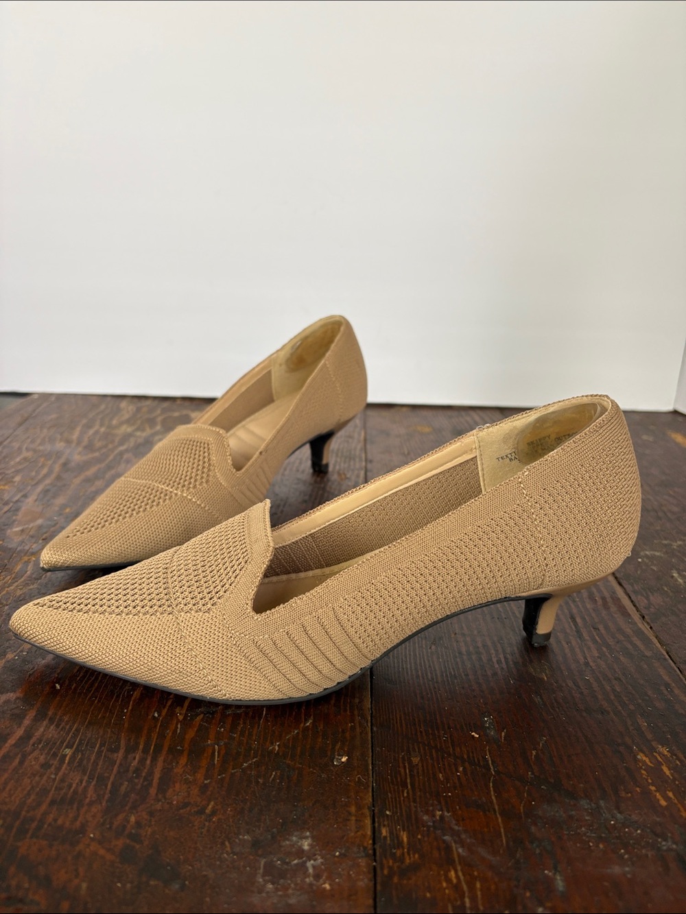 Adrienne Vittadini Skippy Tan Pointed-Toe Kitten Heel Pumps Flexible Size 8